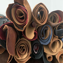 Load image into Gallery viewer, Vegetable tanned waxed leather scraps 2kg 
