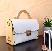 Load image into Gallery viewer, White Veg tanned leather Belly