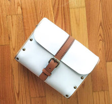 Load image into Gallery viewer, White Veg tanned leather Belly
